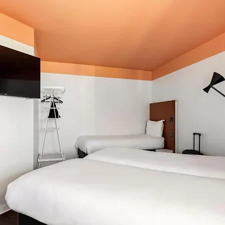 Ibis Aéroport Promenade Des Hotel 3*