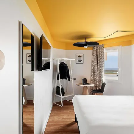 Ibis Aéroport Promenade Des Hotel 3*