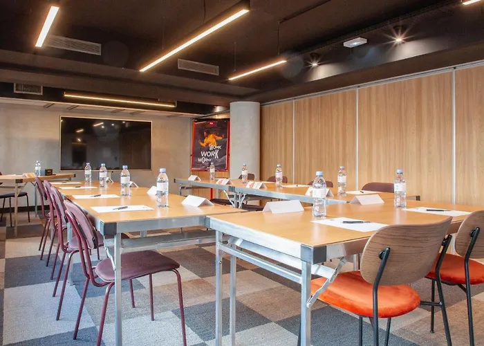 Отель Ibis Aeroport Promenade Des