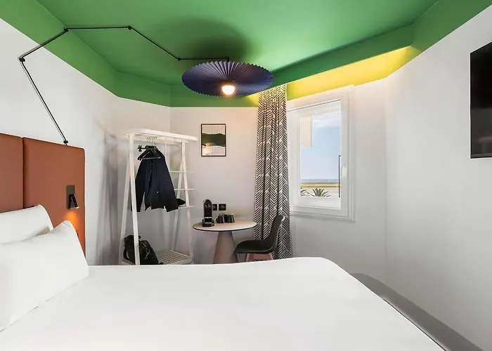 Hotel Ibis Aéroport Promenade Des 3*