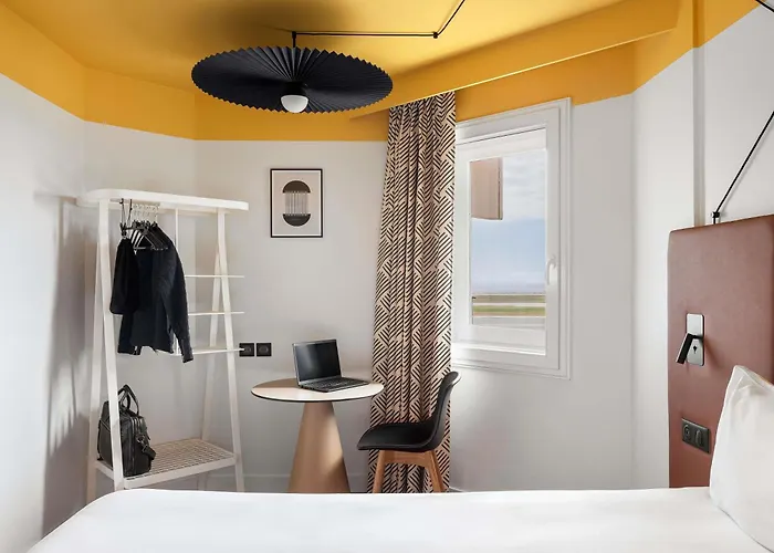 Отель Ibis Aeroport Promenade Des