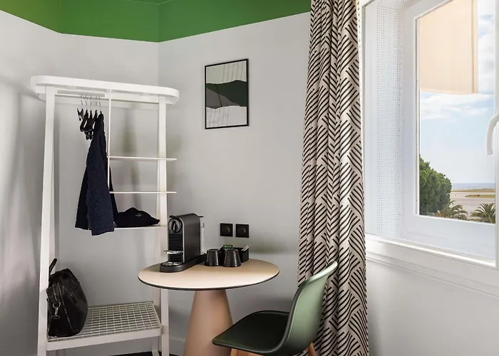 Ibis Aeroport Promenade Des 3*