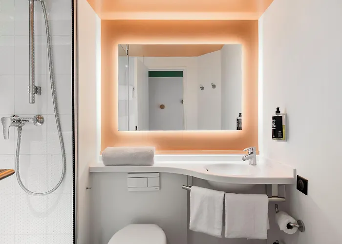 Отель Ibis Aeroport Promenade Des 3*