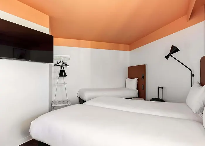 Ibis Aeroport Promenade Des 3*